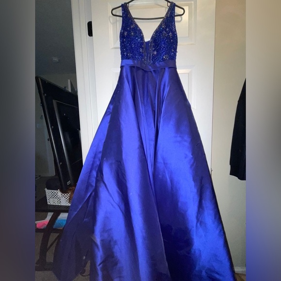 viola prom/ pageant dress - Picture 2 of 4